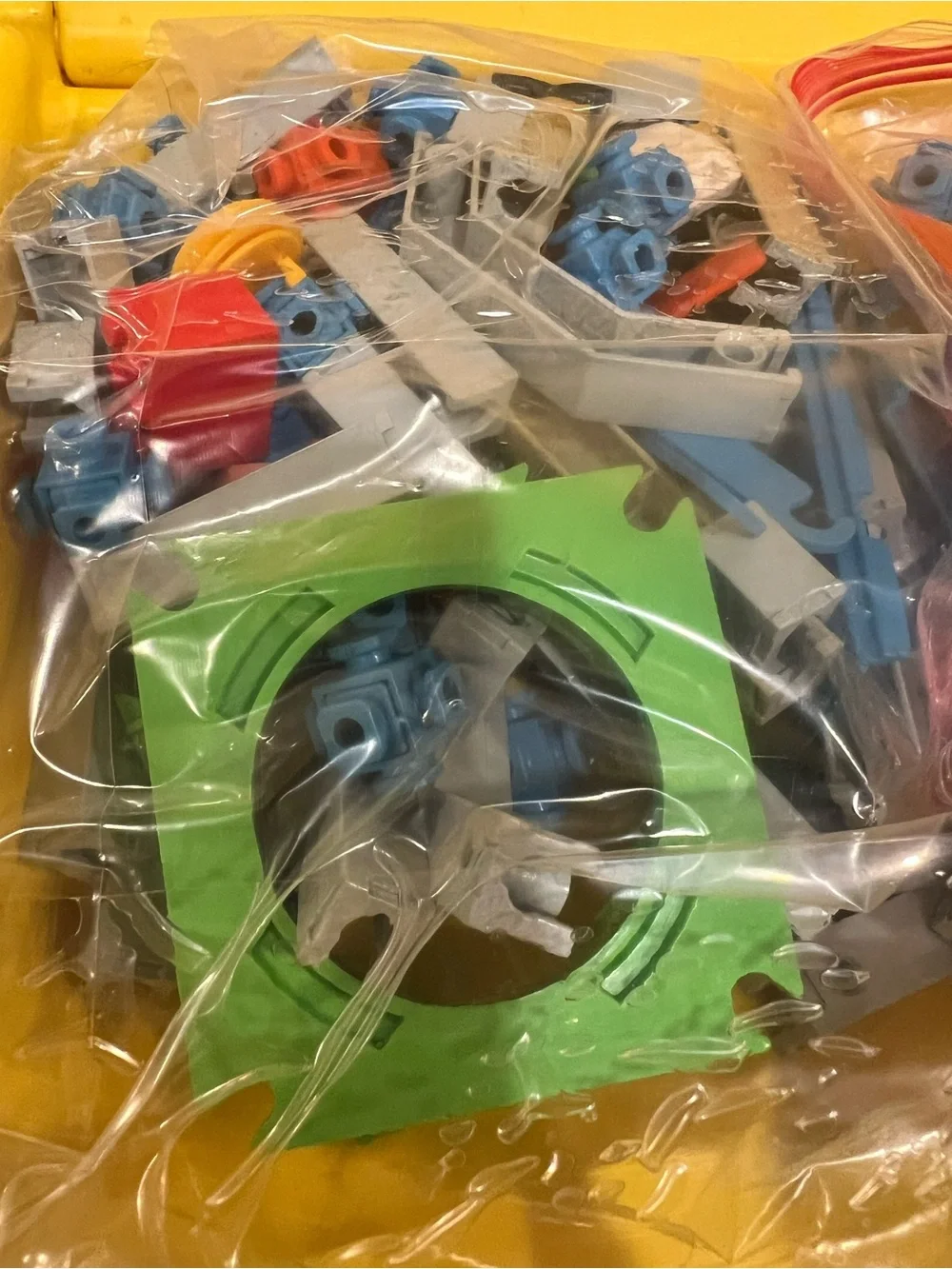 1983 Fischer price Construx Lot Yellow Case